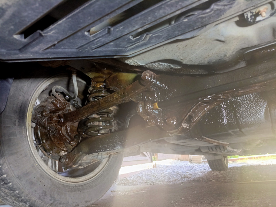 Обработка ржавого подрамника — Hyundai i30 (1G), 1,6 л, 2009 года ...