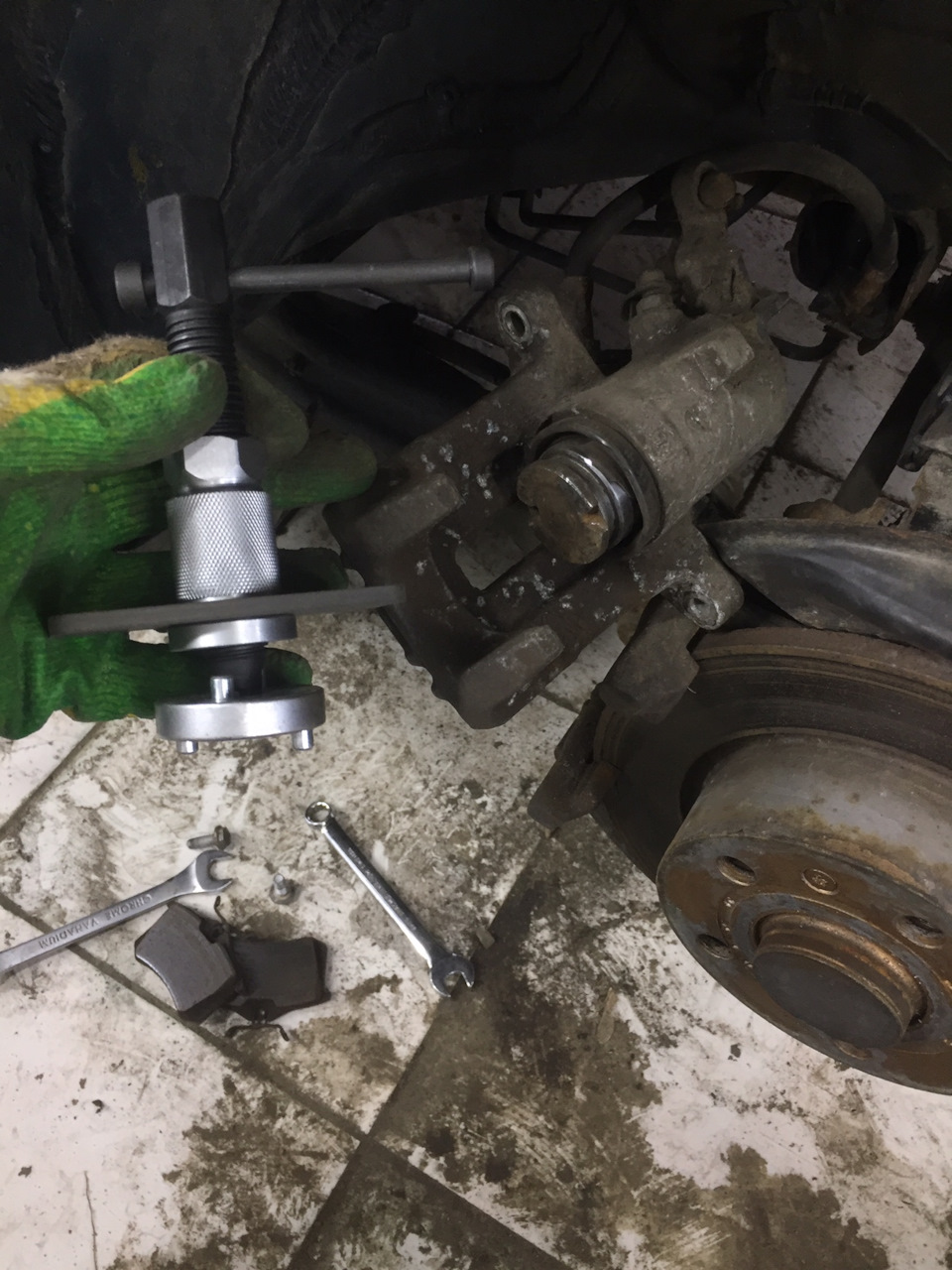 Golf 5 замена пыльника не снимая суппорт — DRIVE2