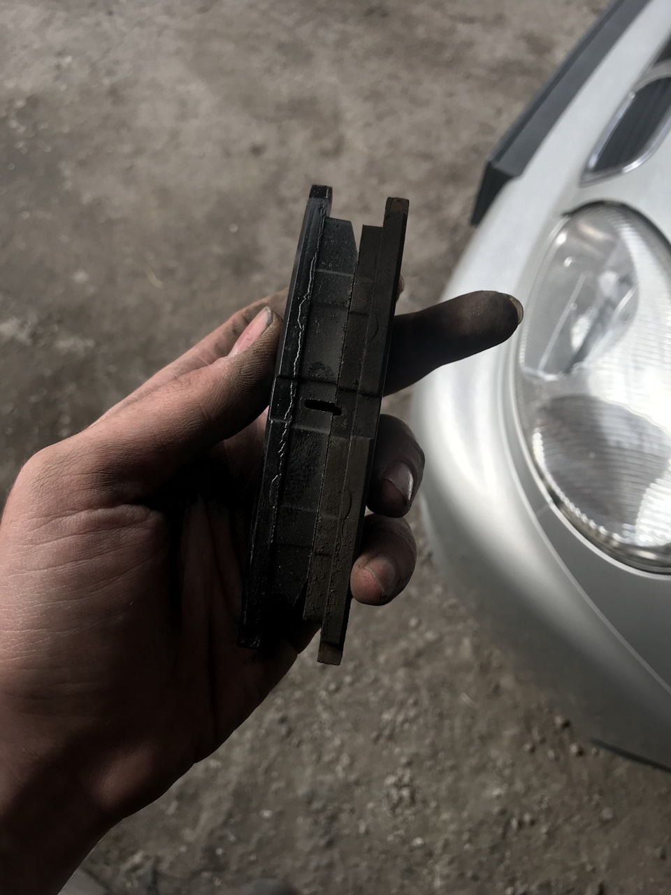 Замена передних тормозных колодок, замена контрольных ламп приборной ...