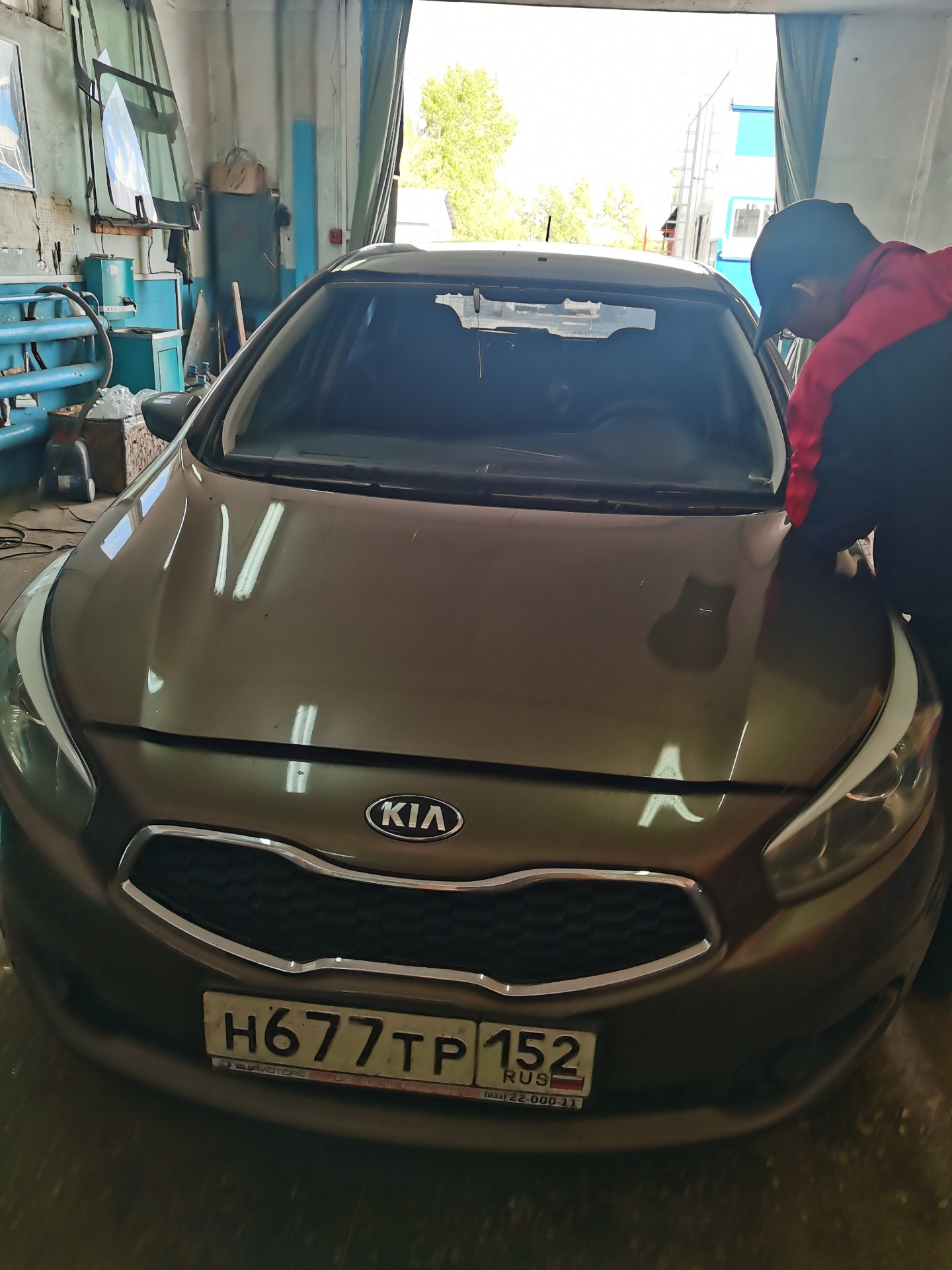 Замена лобового стекла — KIA Ceed (2G), 1,4 л, 2014 года | визит на ...