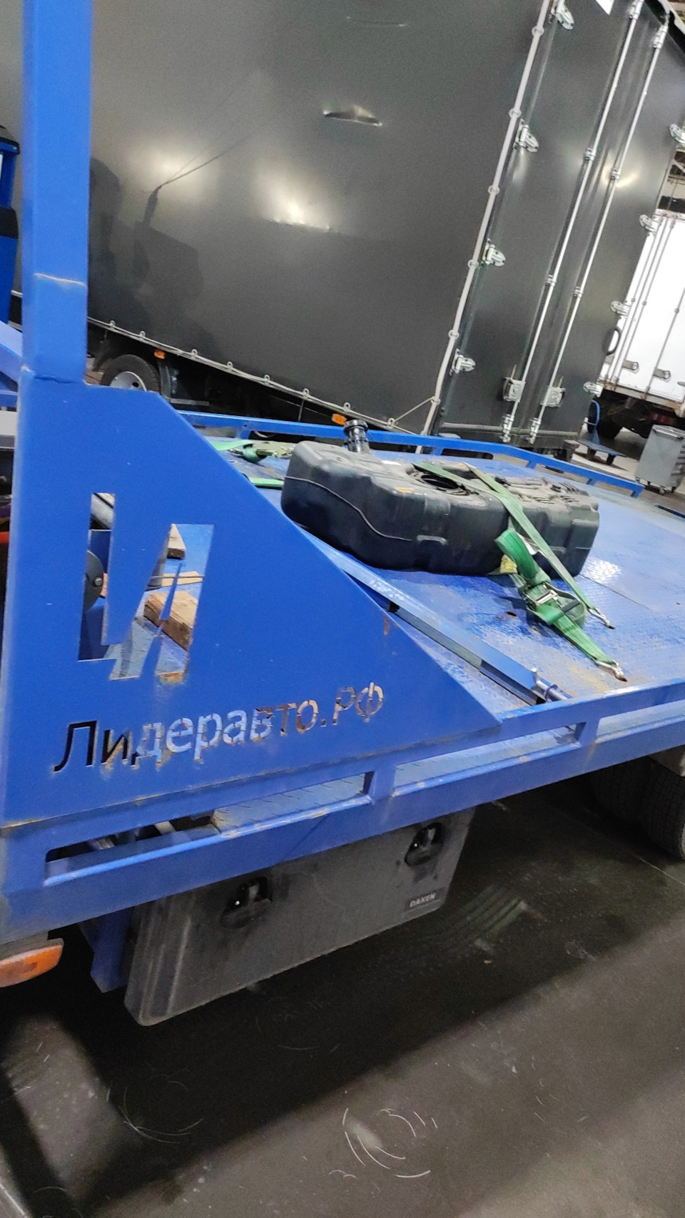 Намутил пластиковый бак нового образца — ГАЗ Газель, 2,4 л, 2004 года ...