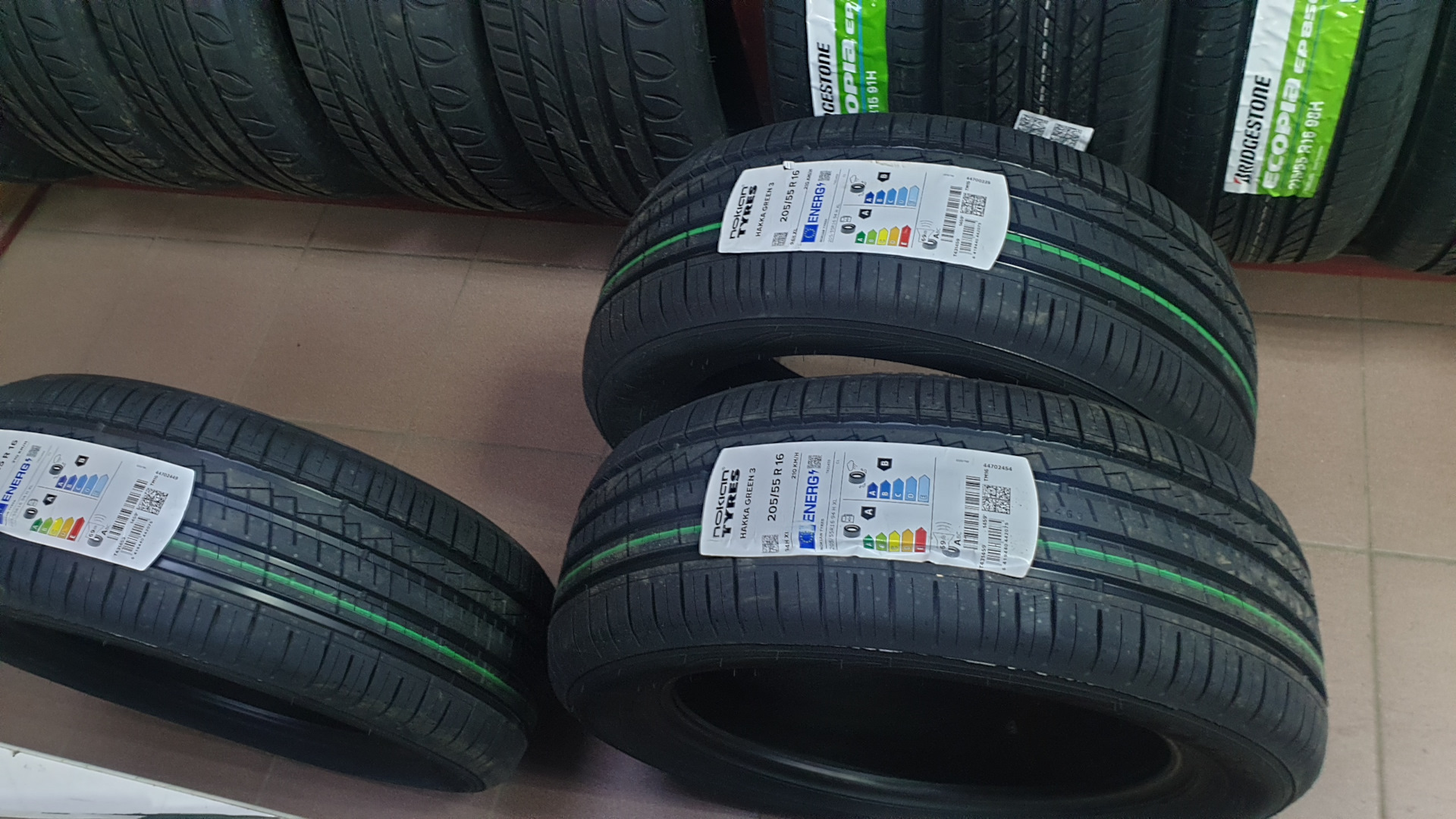 Резина hakka green. Nokian Hakka Green 3. Nokian Tyres Hakka Green 2 индикатор износа.