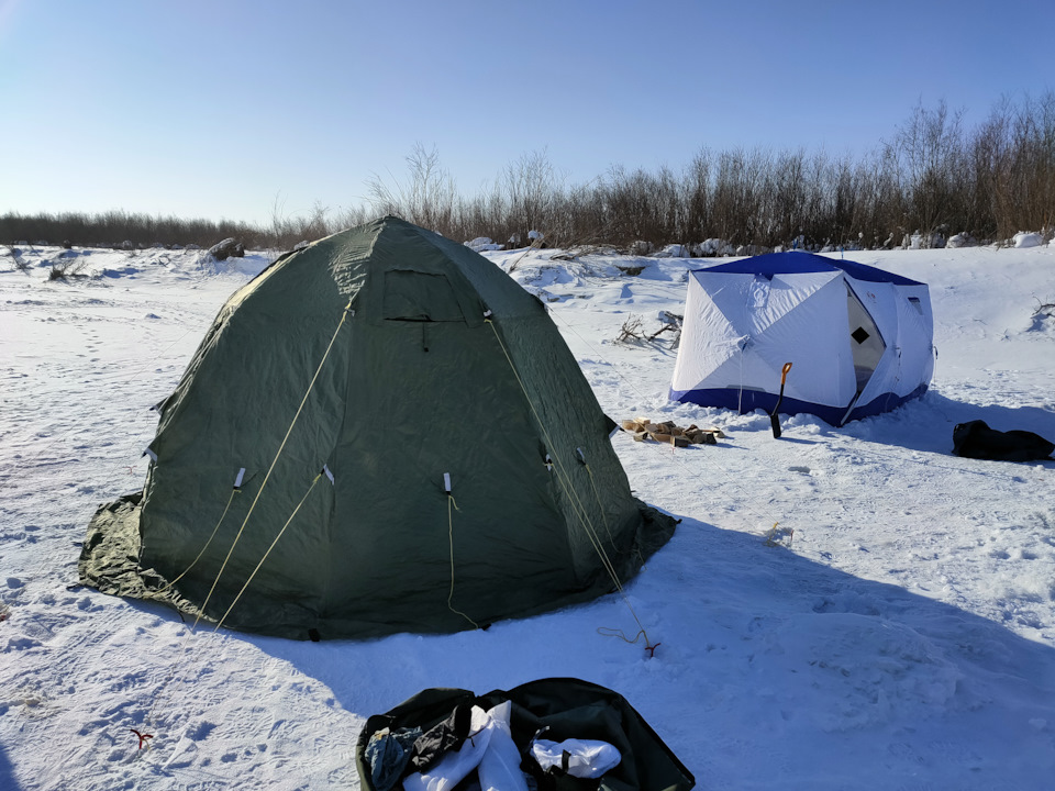 Зимняя рыбалка ночью в палатке: секреты и особенности