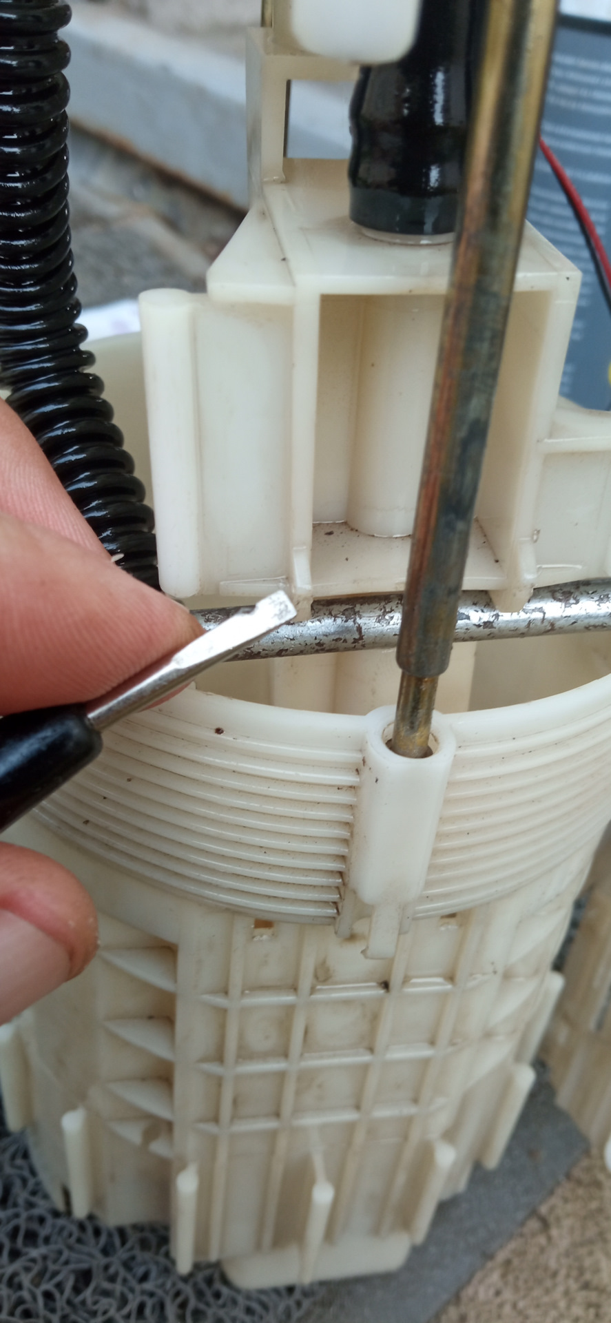 Чистка заборника в баке. — Renault Scenic II, 1,9 л, 2004 года | своими ...