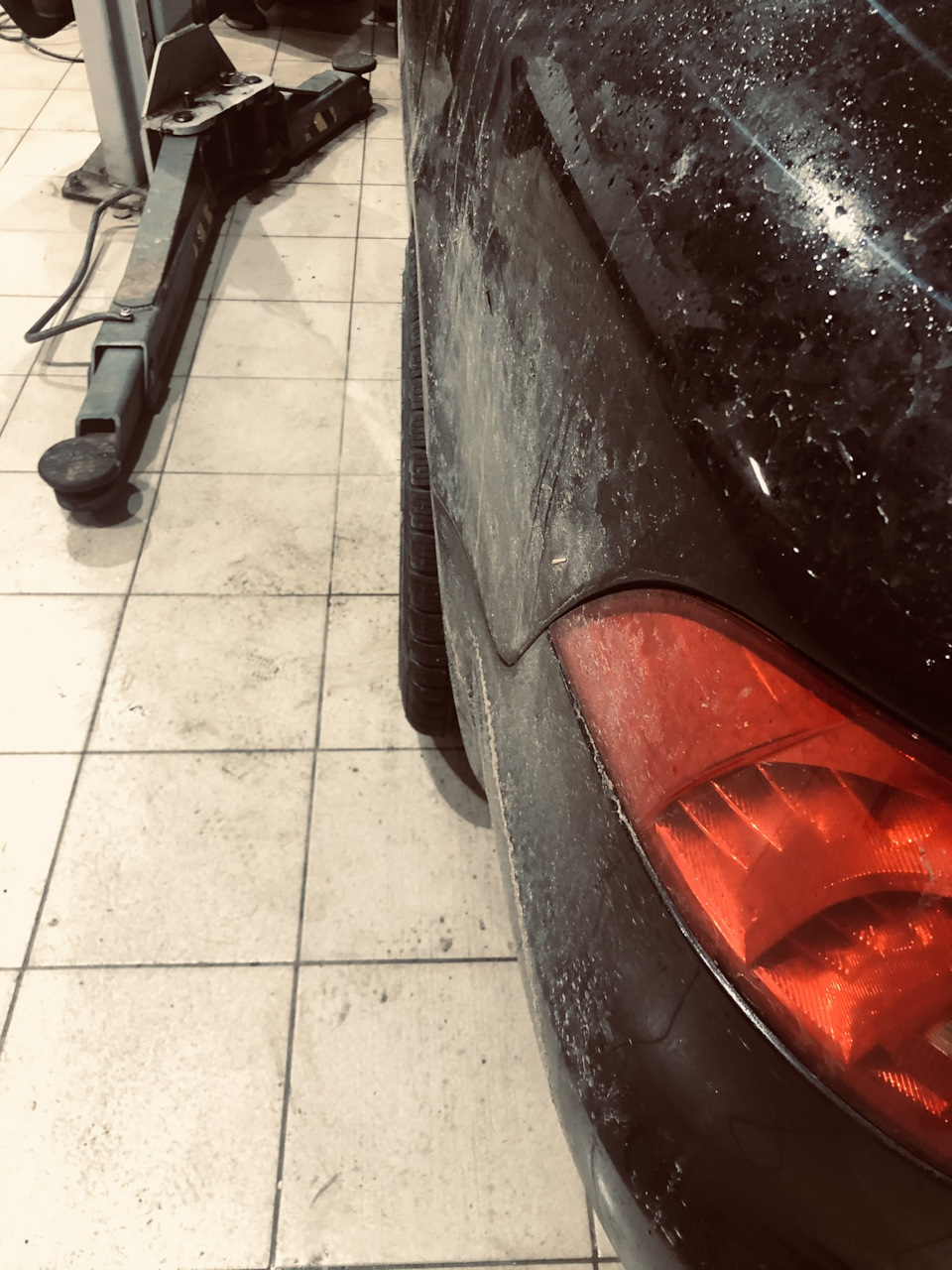 тут видно на как широко стало)) развал сделали, немного завалив — Skoda Superb Mk2