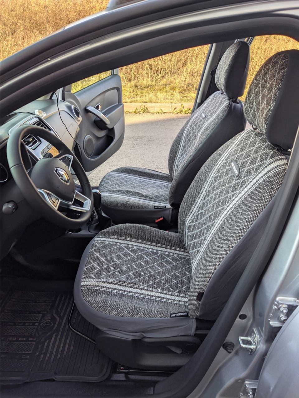 Чехлы autoprofi — Renault Sandero Stepway (2G), 1,6 л, 2021 года ...