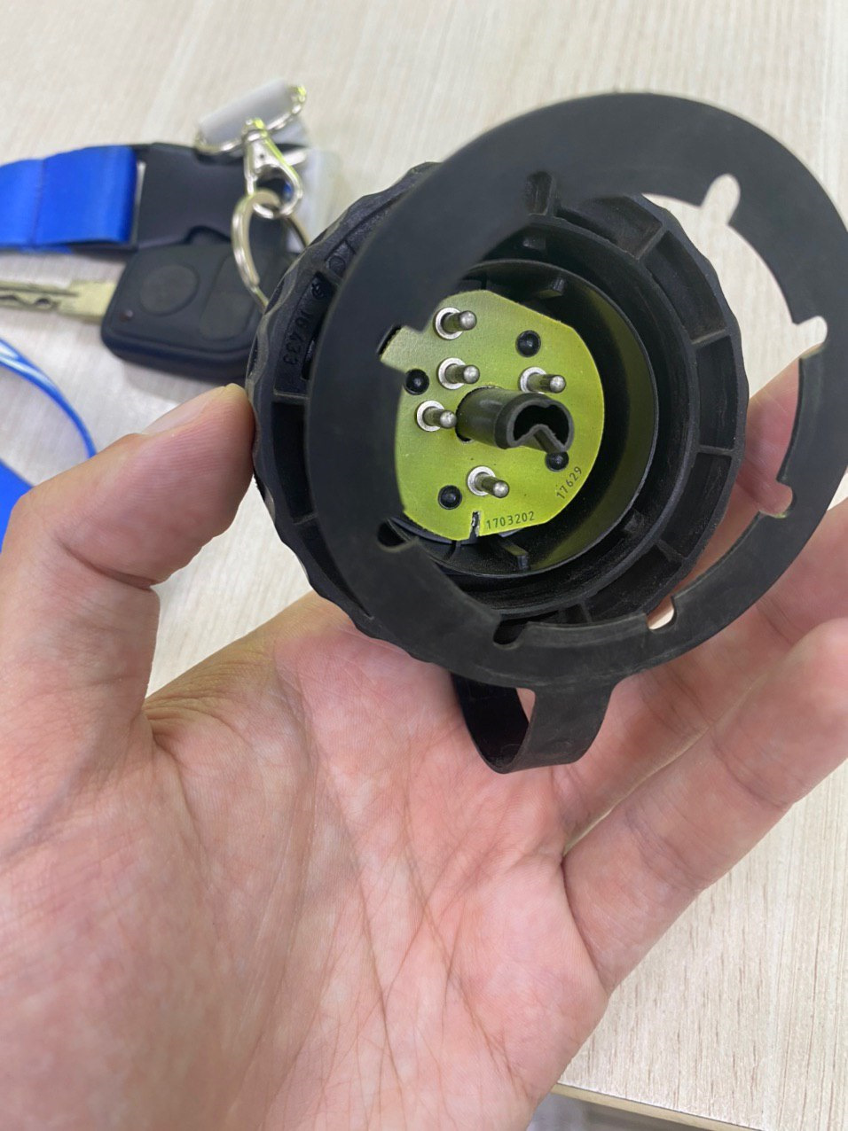 Фото в бортжурнале BMW 3 series Convertible (E36). Запчасти на фото: 1703202