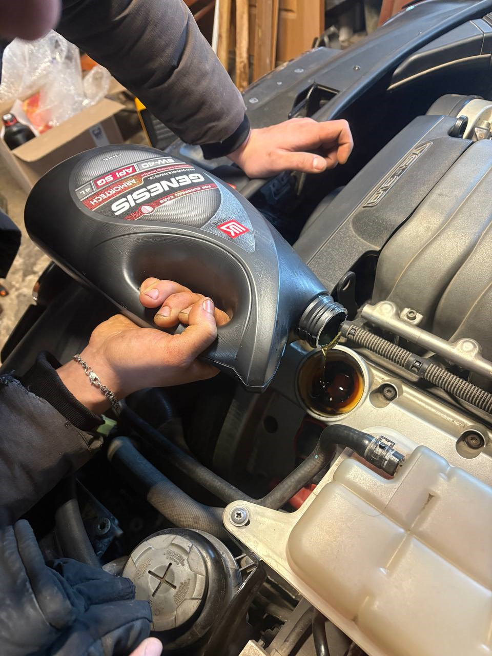 Ну и заливаем новое масло) — Audi A6 (C6)