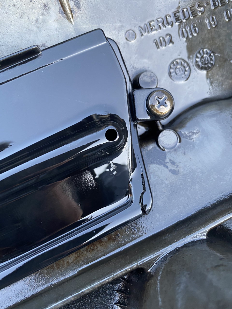 Масло из сапуна — Mercedes-Benz 190 (W201), 2,3 л, 1998 года ...