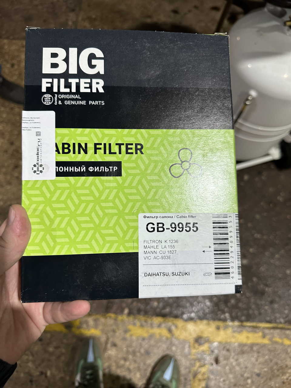 Фильтор топ рино симбал. Рено замена масла и фильтров. Рено замена масла и фильтров. Рено логан горловина для моторного масла. Долив масла рено логан 1.