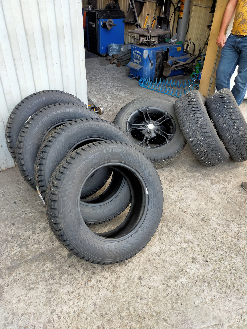Зимняя резина Nokian Hakkapeliitta 9 SUV (215/65/16) — Chevrolet Niva ...