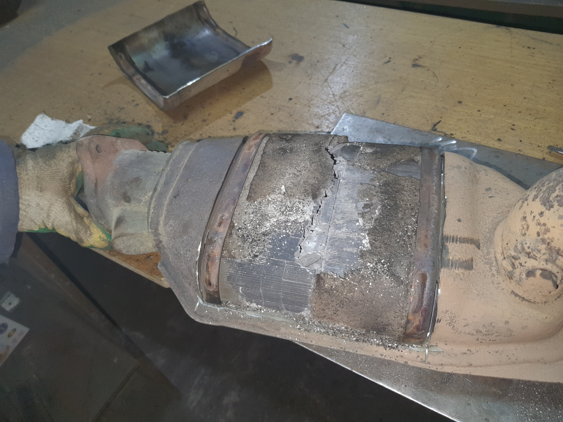 Удаление катализатора — Ford Focus Sedan I, 2 л, 2003 года | визит на ...