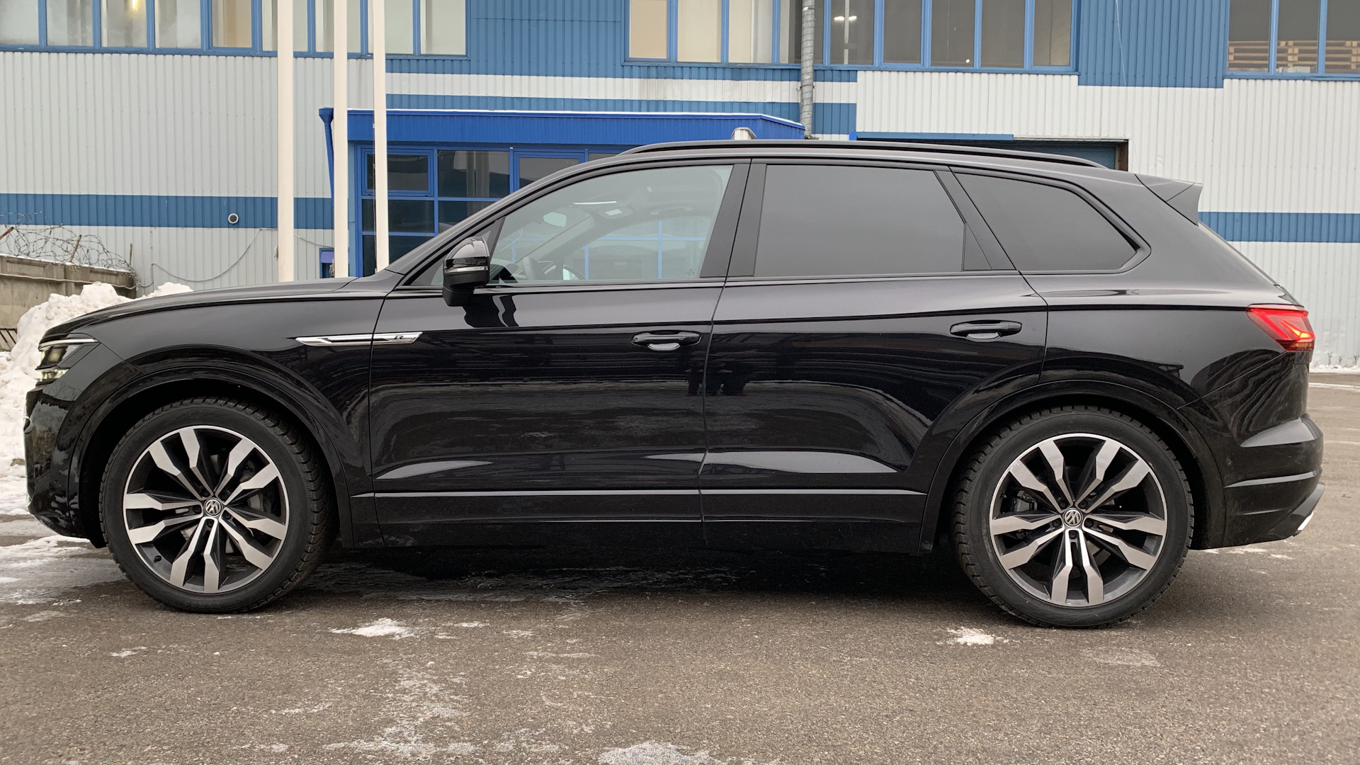 Volkswagen Touareg (3G) 3.0 дизельный 2018 | Чернее черного! на DRIVE2