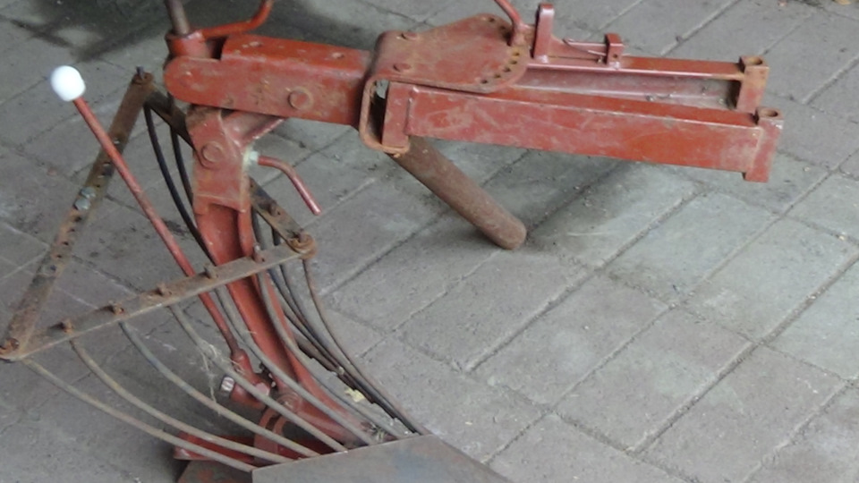 Плуг старого образца для мотоблока