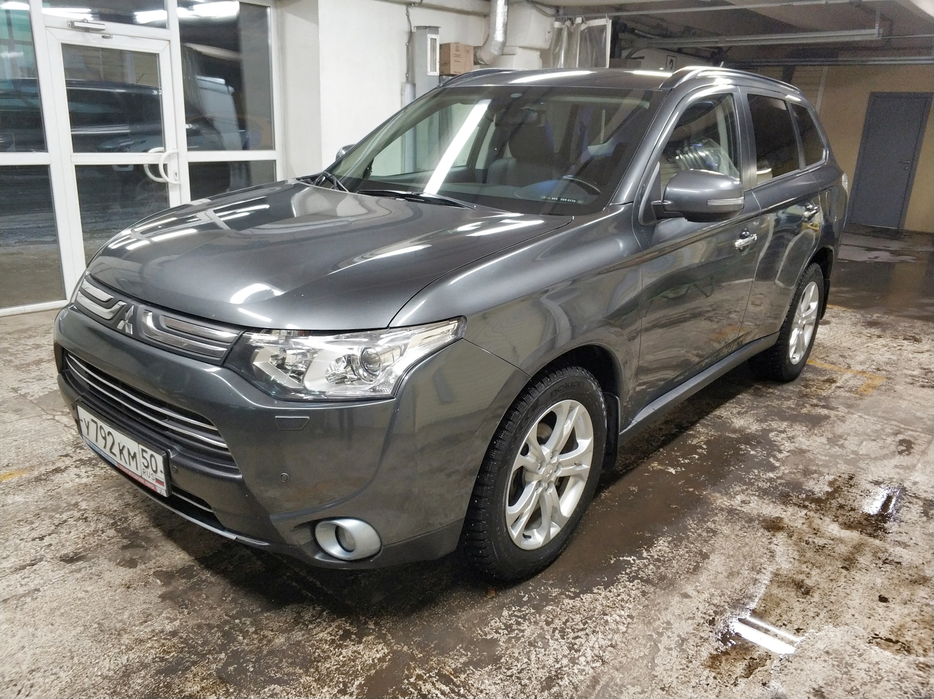 Отзыв аутлендер 2013. Mitsubishi Outlander v6 3.0. Аутлендер 2013 года 2.4. Mitsubishi Outlander отзывы. Митсубиси Аутлендер 2013 отзывы владельцев.