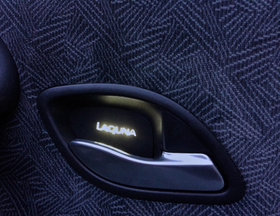 Аксессуары для автомобилей рено. Renault Laguna 2 ручка двери. Ручка двери Рено Лагуна 2 на АЛИЭКСПРЕСС. Подсветка ручек дверей. Ручка с подсветкой логотипа.