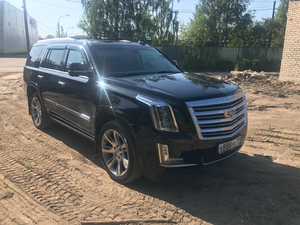 Cadillac Escalade drive2