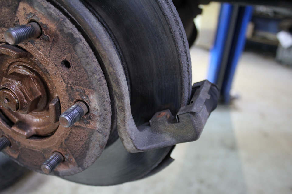 Стук при движении и торможении Мазда ВТ 50 — R1 автосервис на DRIVE2