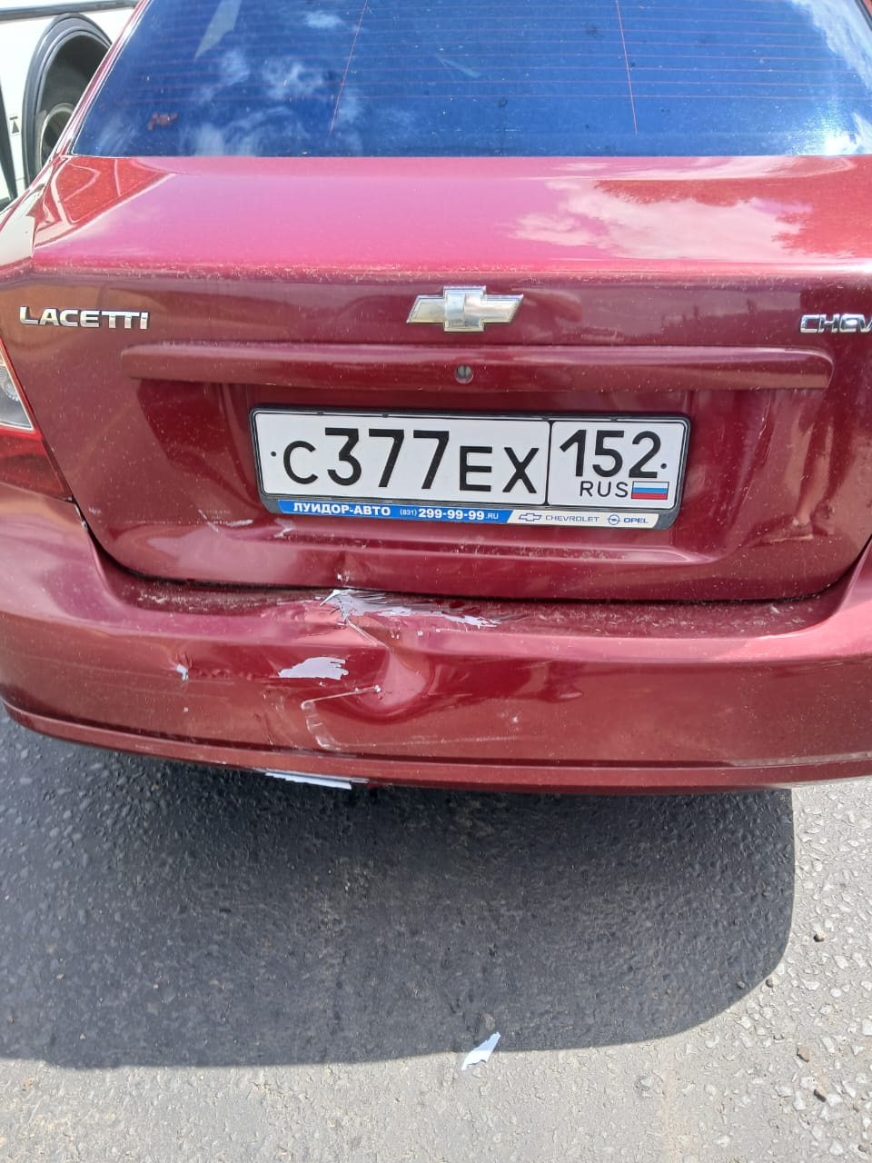 Въехал пацанчик на Гранте в зад — Chevrolet Lacetti Sedan, 1,6 л, 2012 ...