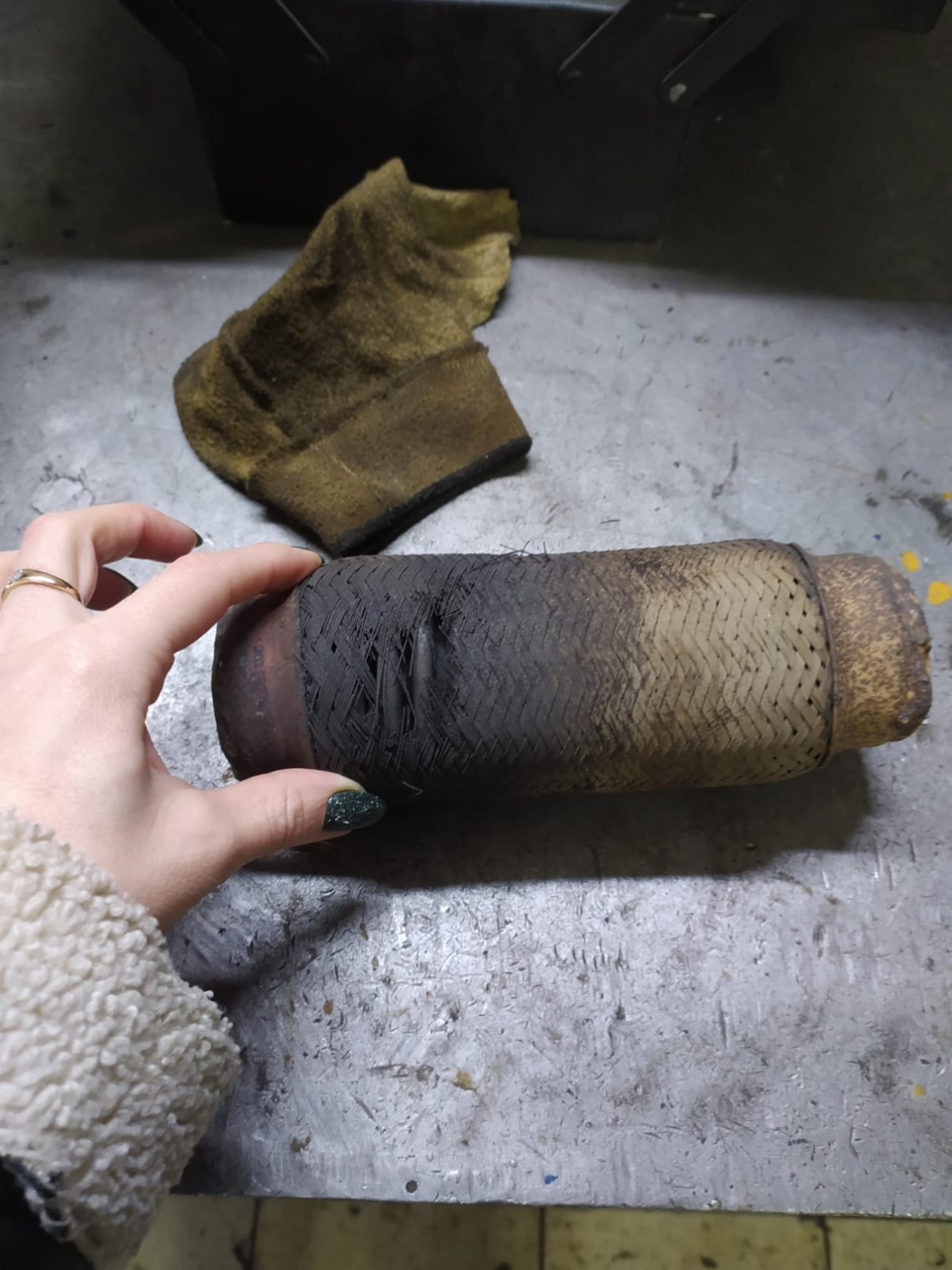 Прогорела гофра. — Skoda Fabia Mk2, 1,4 л, 2009 года | визит на сервис ...