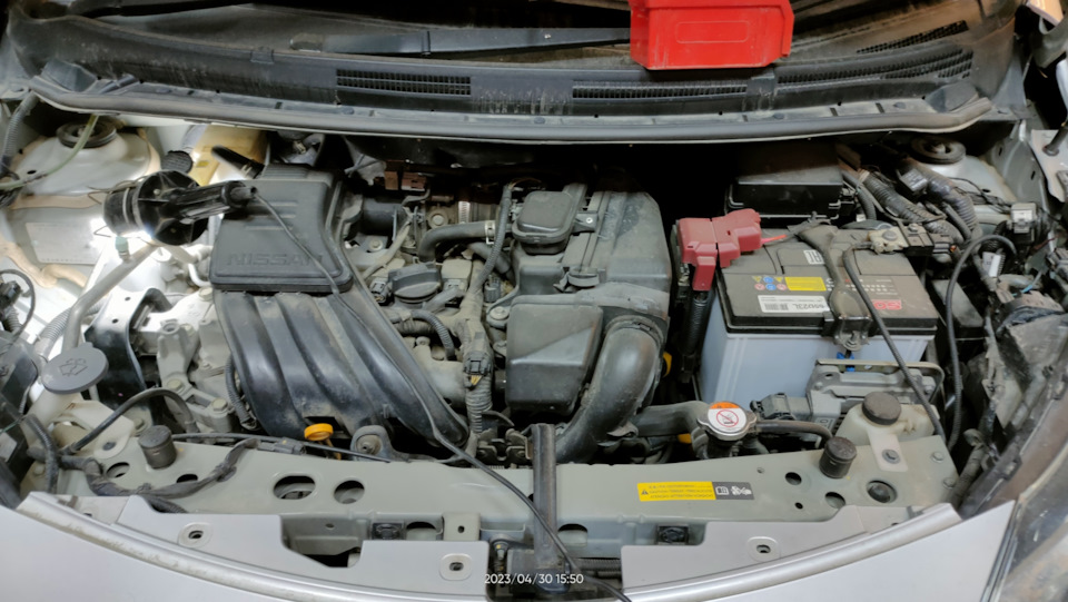 63. Замена ремня генератора и пр. агрегатов — Nissan Note (2G), 1,2 л ...