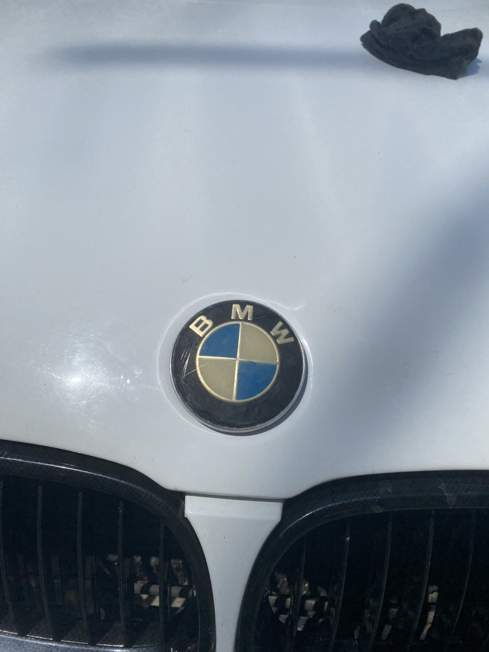 Замена значка Бмв — BMW 5 series (E60), 3 л, 2005 года | стайлинг | DRIVE2