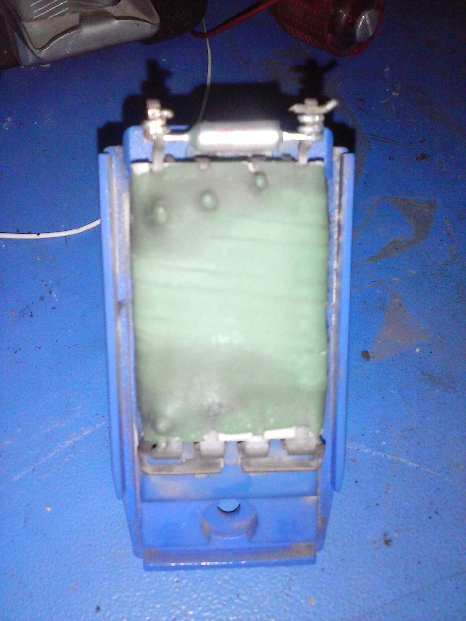 ремонт резистора печки — Ford Focus I Wagon, 2 л, 2002 года | своими ...