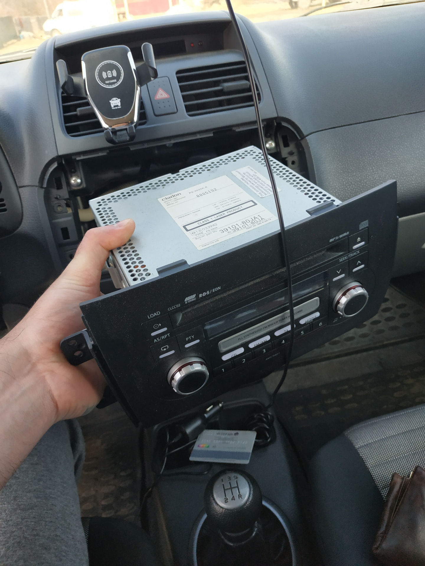 Как снять магнитолу sx4 #6 USB адаптер в штатную магнитолу - Suzuki SX4 (1G), 1,6 л, 2008 года автозвук 