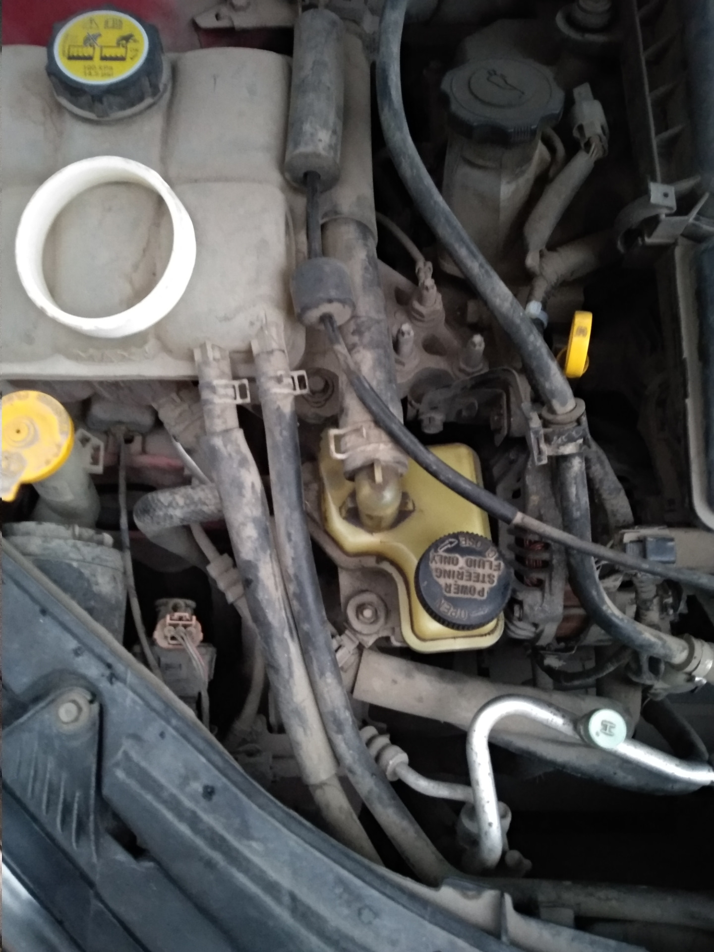 Устранение течи с под крышки Гур мазда — Mazda 3 (1G) BK, 1,6 л, 2007 ...