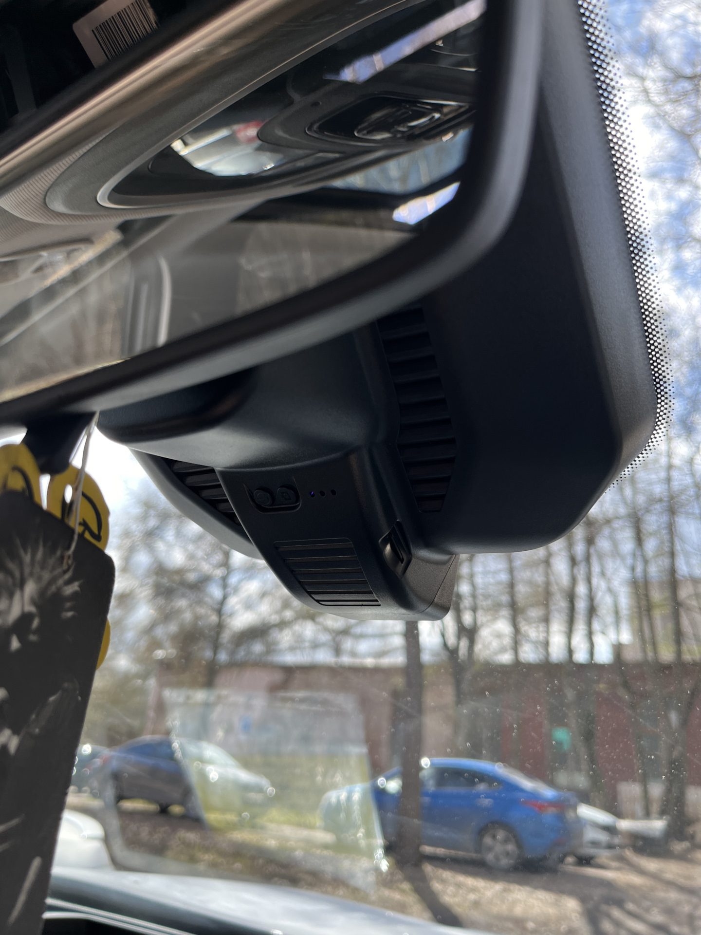 Видеорегистратор в штатное место — Geely Atlas (2G), 2 л, 2023 года ...