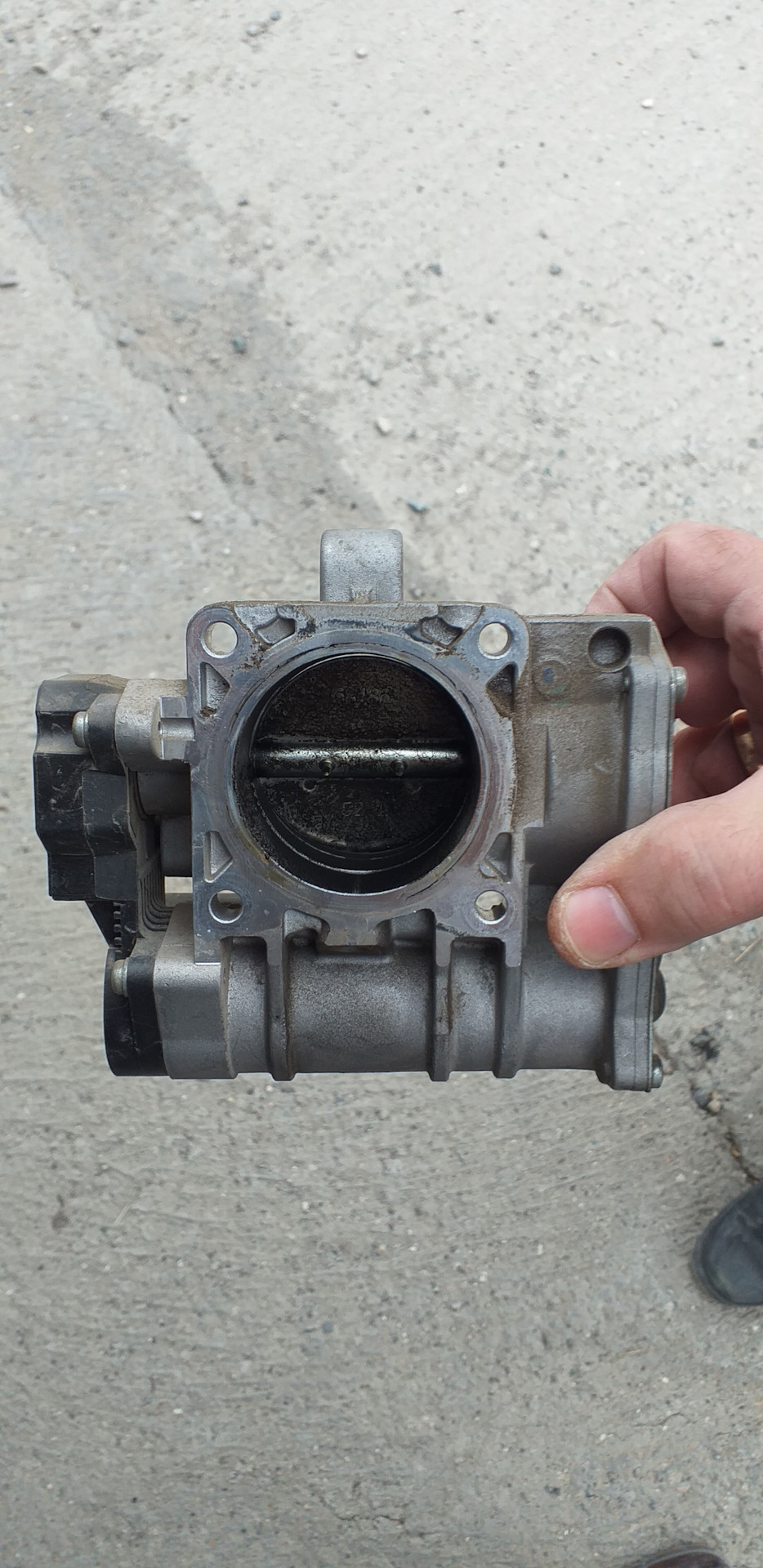 Чистка дроссельной заслонки, и замена свечей — Lada Гранта, 1,6 л, 2012 ...