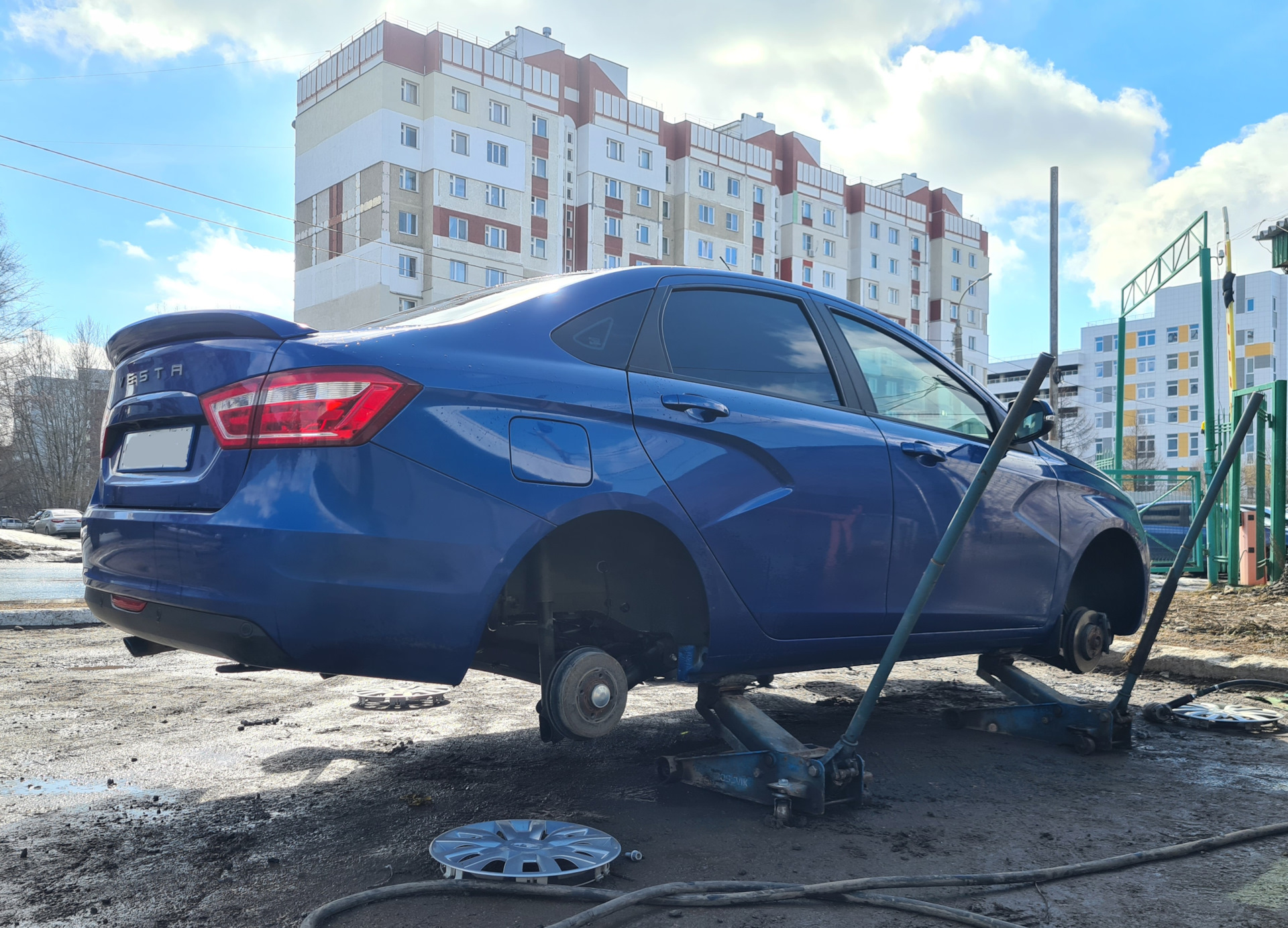 Весенние хлопоты. Отзывы о резине kumho Wi31+ и дворниках Lynx. — Lada  Vesta, 1,6 л, 2021 года | шины | DRIVE2