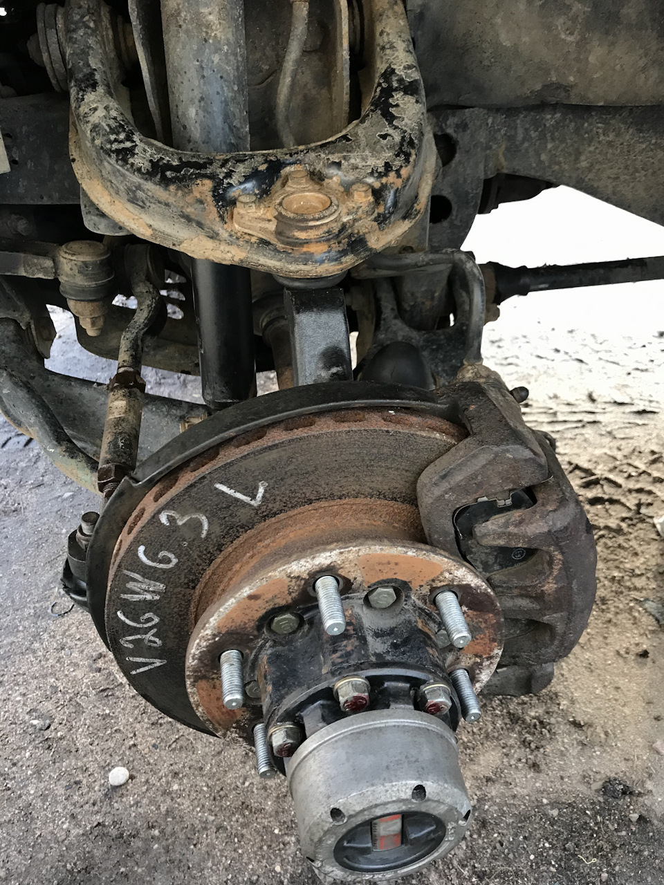 Замена поворотных кулаков на от 2.8\\3.5 — Mitsubishi Pajero (2G), 2,5 л ...