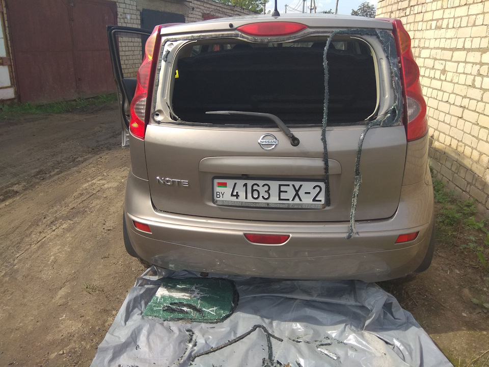 Замена заднего стекла nissan note