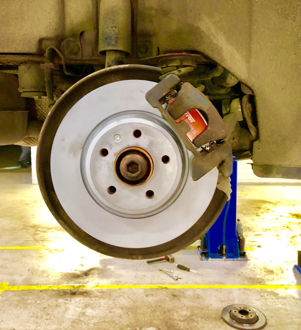 Drive2 тормозная. Тормозной диск рено логан кто изготавливает. Тормоза инфинити fx37 brembo. 1. Тормоза тигуан 2.