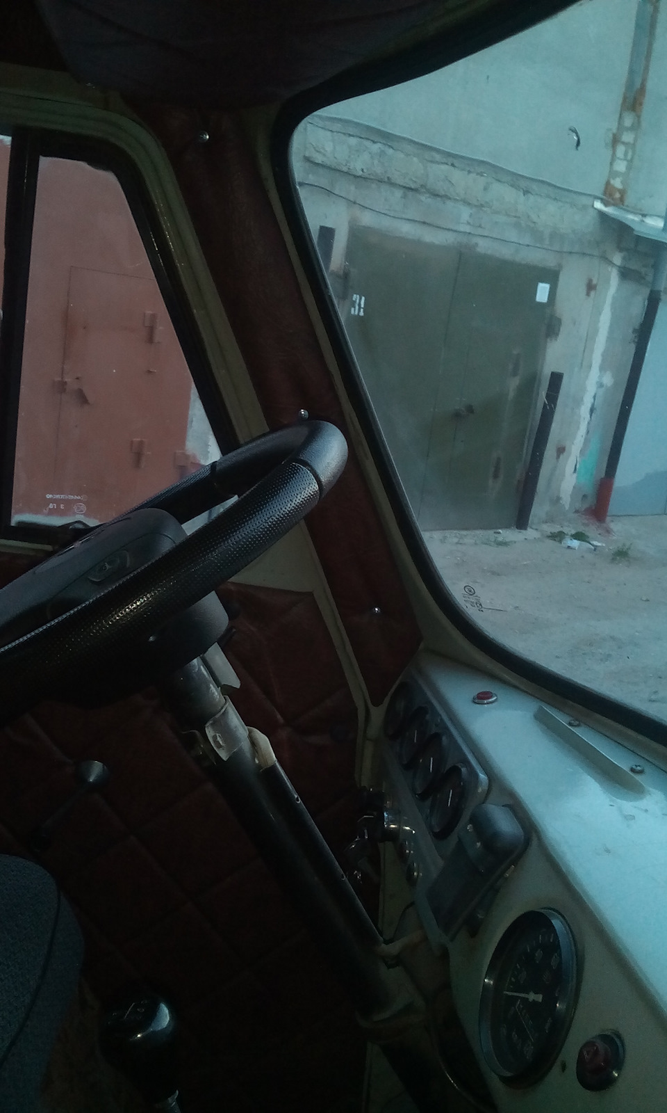 Планки обшивки стоек лобового стекла — УАЗ 3962, 2,7 л, 1996 года ...