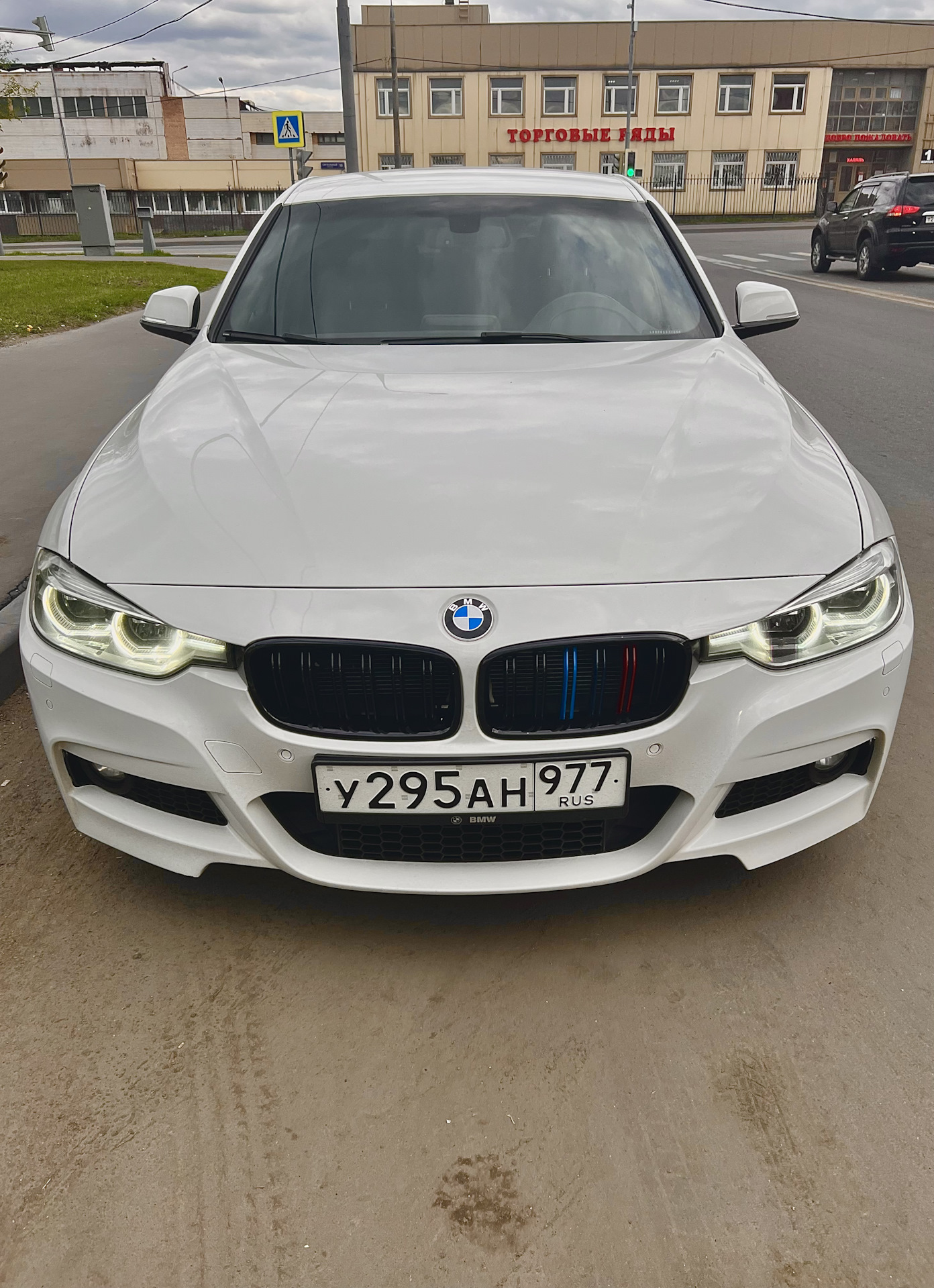 Новые ноздри — или чуток больше BMWшного триколора на машине — BMW 3 series  (F30), 2 л, 2015 года | тюнинг | DRIVE2