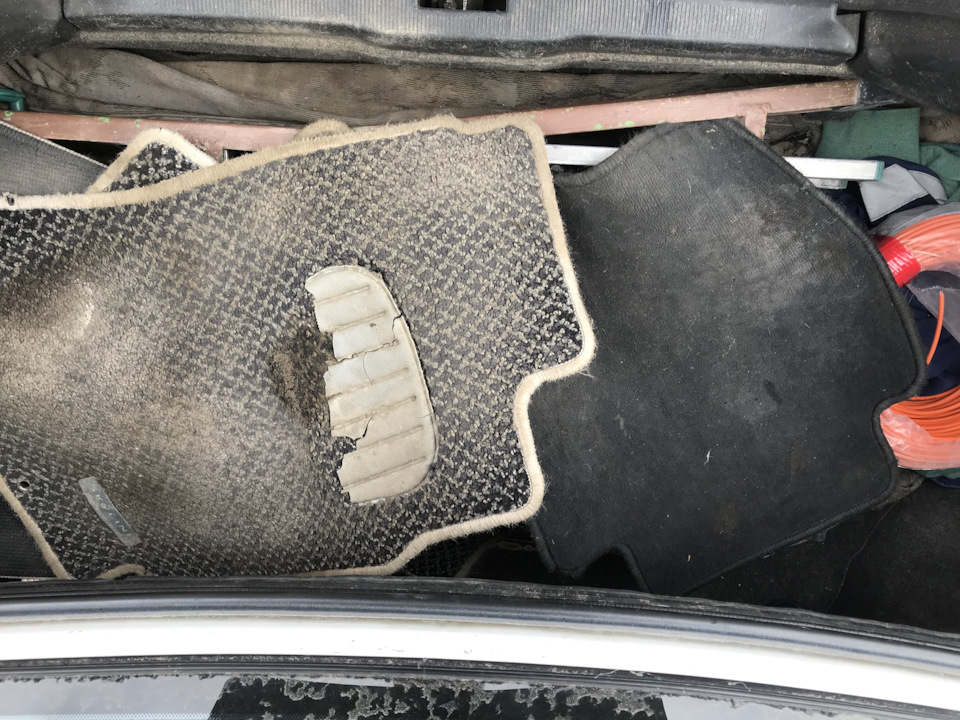 Рваные тряпки — Toyota Carina (7G), 1,5 л, 1998 года | аксессуары | DRIVE2