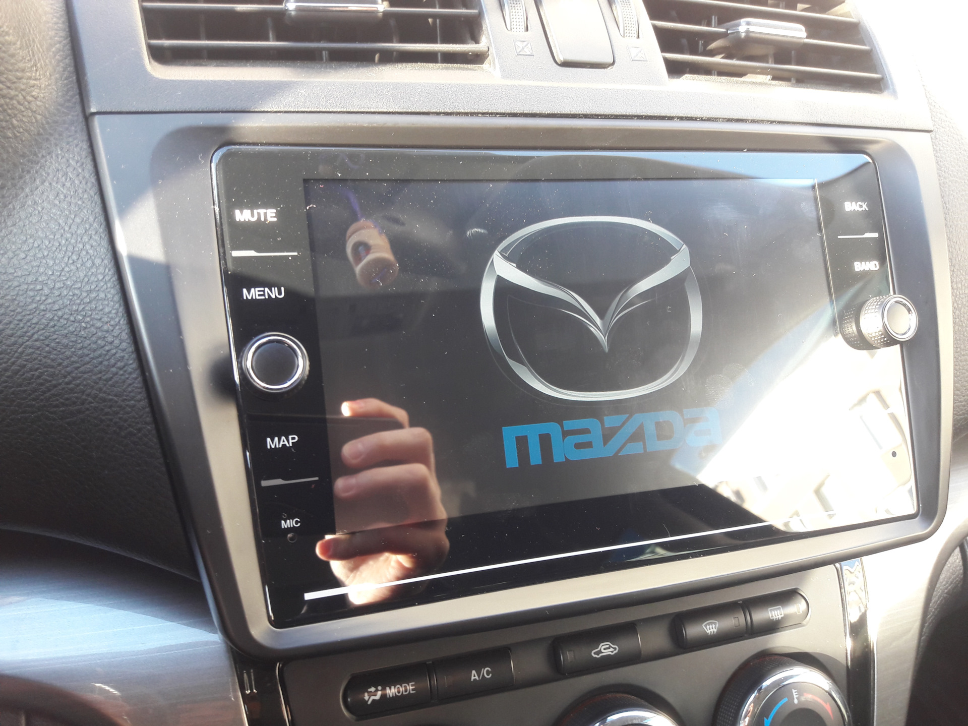 Штатная магнитола мазда 6. Mazda 6 GH магнитола Tesla. Мазда 6 крутилки магнитолы. Штатная магнитола Мазда 6 2016 года. Магнитола для Мазда 6 22 года с большим экраном.