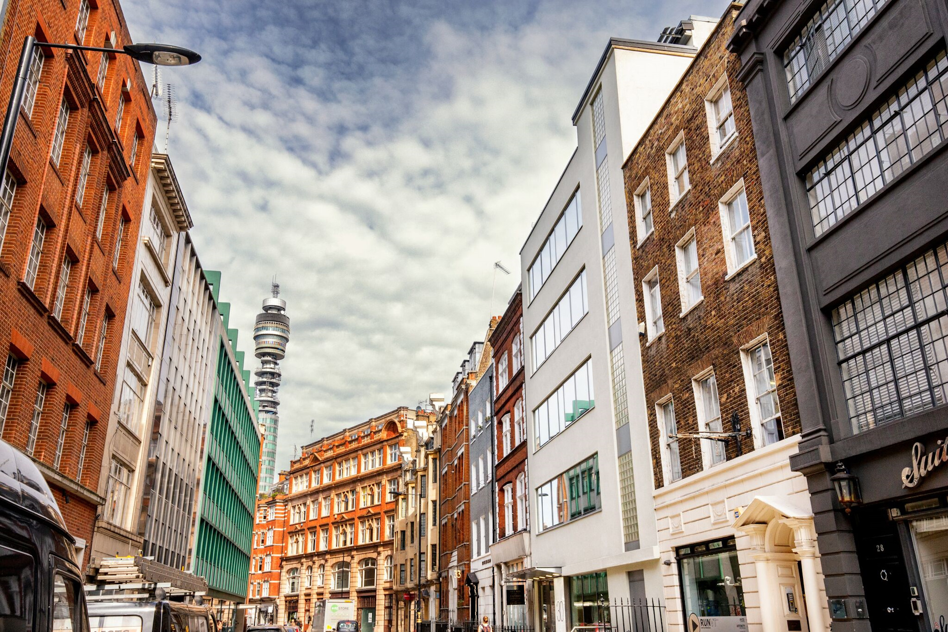 W street. Фицровия Лондон. Fitzrovia Лондон. Ньюман-стрит в Лондоне. Lisboeta Fitzrovia London.