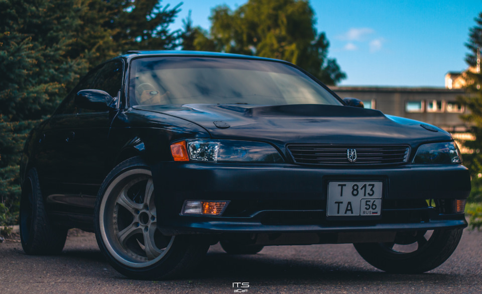 Вечерний фотосет Toyota Mark