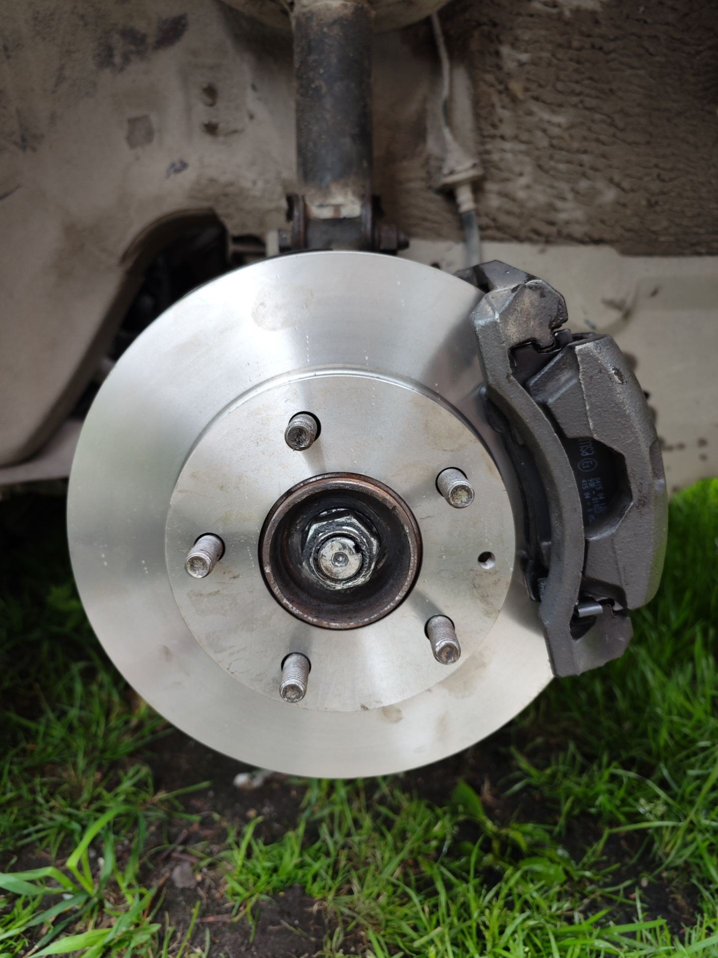 Обслуживание передних тормозов и чистка рхх — Mazda Capella VI, 1,8 л ...