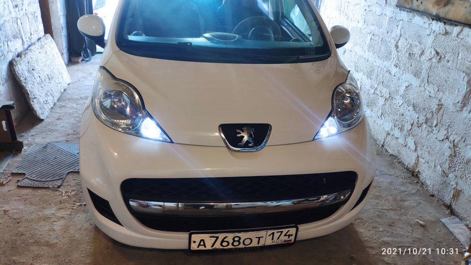 Диодные дхо 2 в 1 — Peugeot 107, 1 л, 2011 года | электроника | DRIVE2