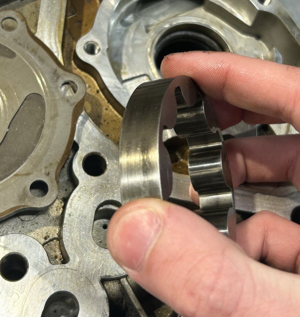 Замена маслонасоса — Opel Corsa D, 1,6 л, 2008 года визит на сервис