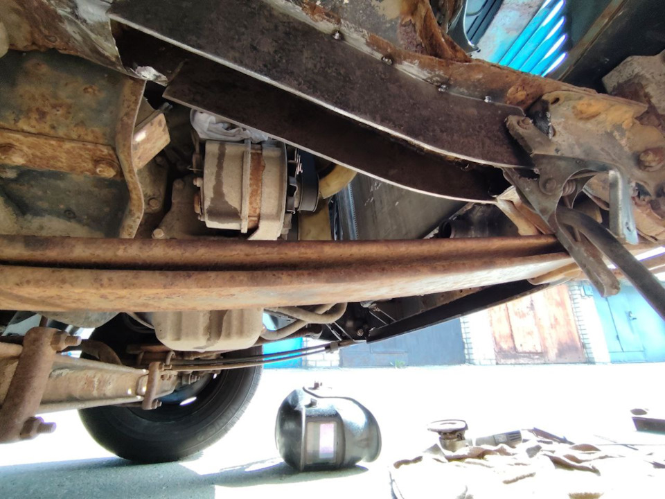 1 — Mercedes-Benz T1