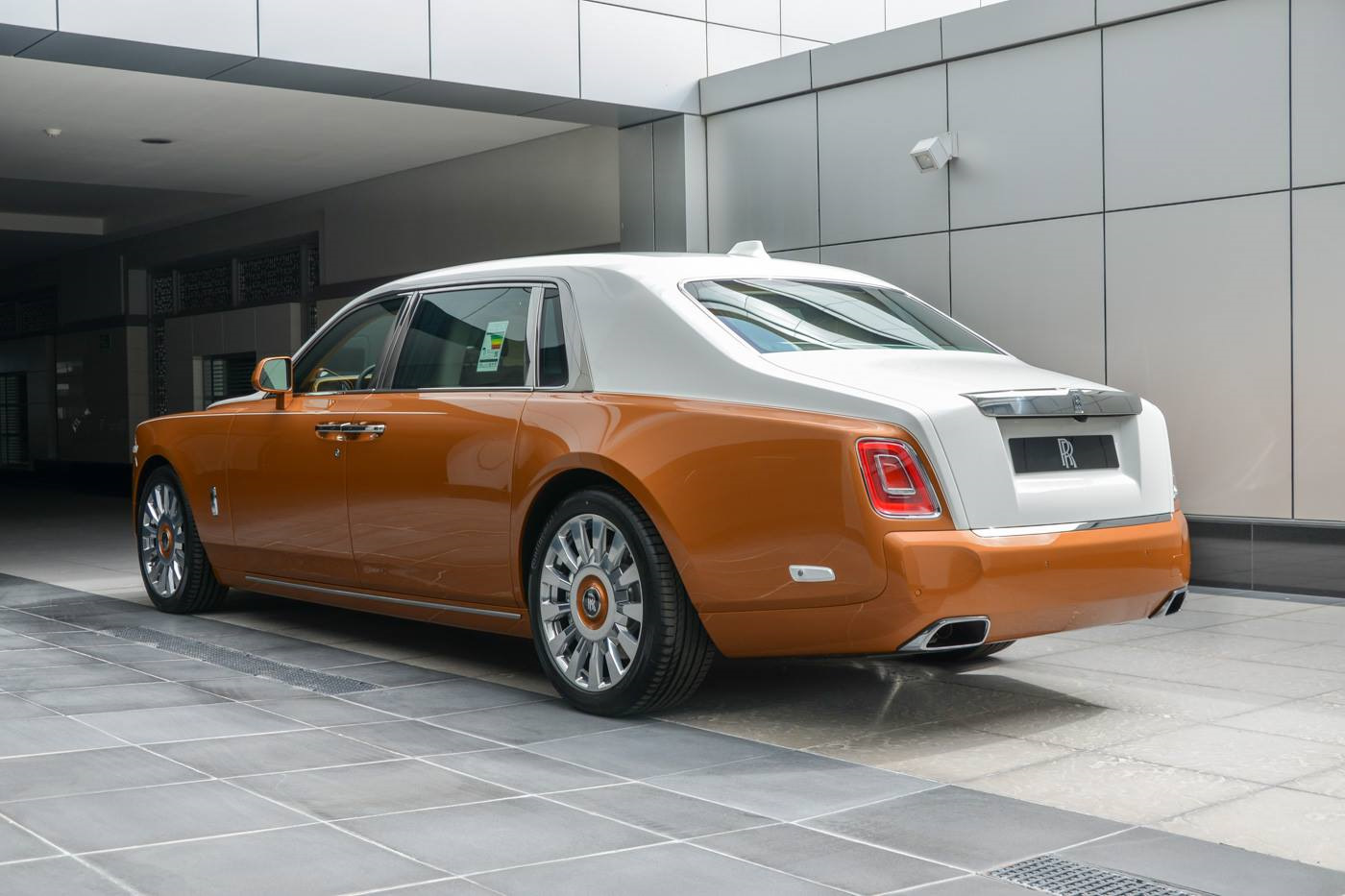 Rolls Royce Phantom кроссовер