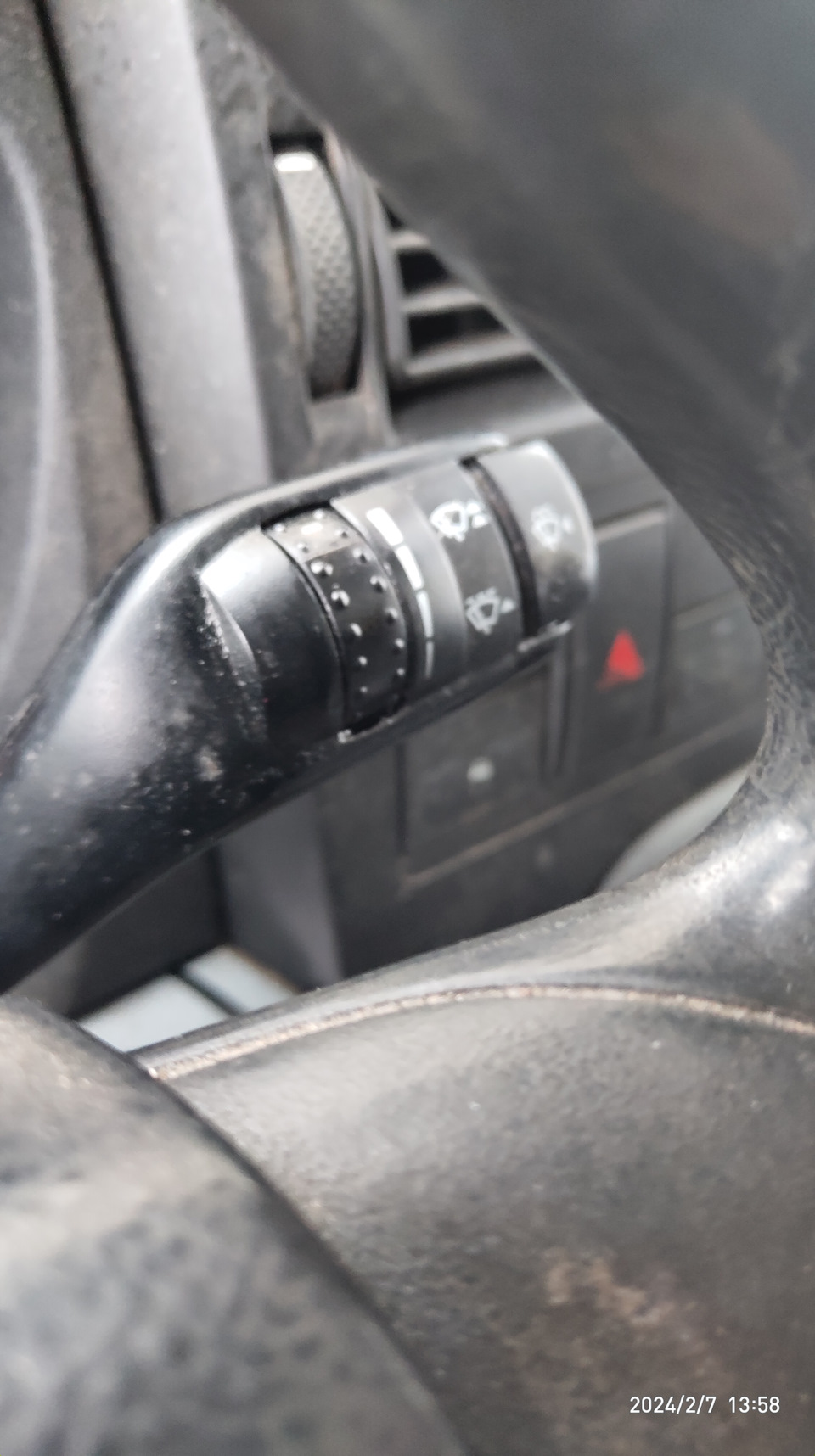 Замена подрулевого переключателя омывателя стекла — Ford Transit (7G ...