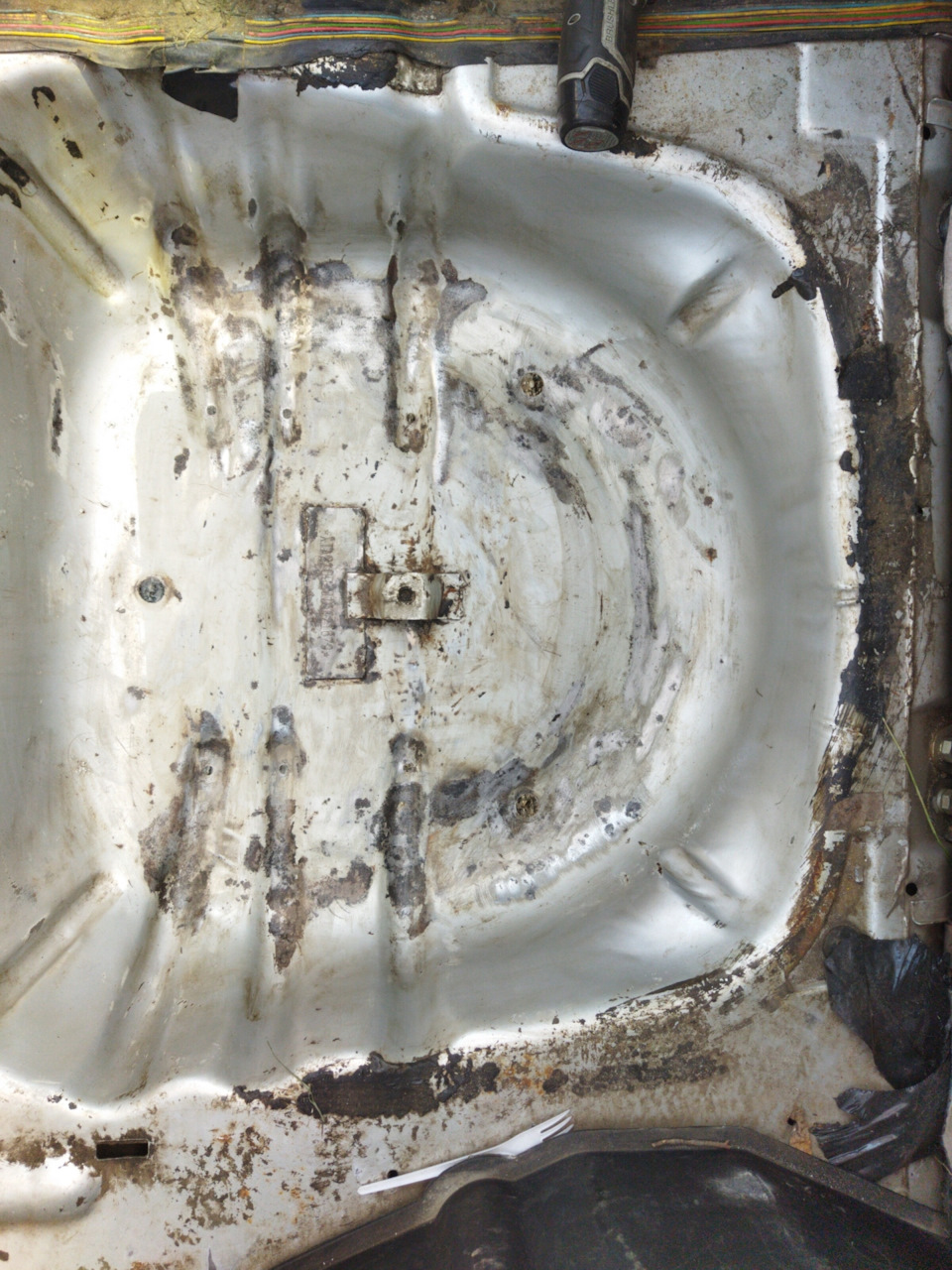 Гнильмобиль. Покраска багажника. — Lada 21093, 1,4 л, 2001 года ...