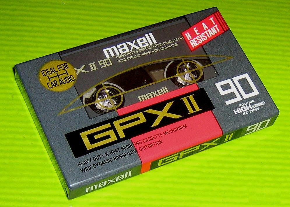 Звук на макс. Maxell Max Bazz. Кассета Макселл GPX 90 видео. Maxell часы мужские. Кассета Maxell gpx1 фото.