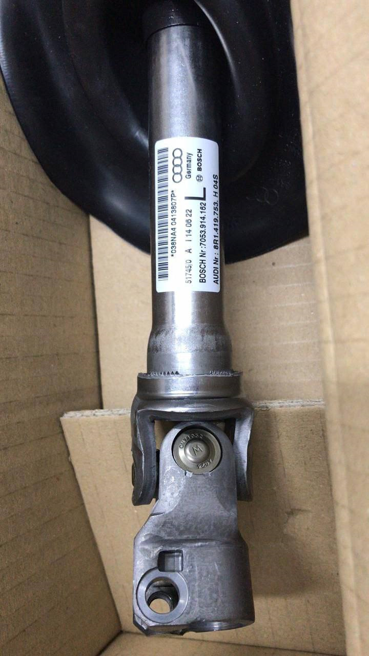 Фото в бортжурнале Audi Q5 (1G). Запчасти на фото: 8R1419753H, 045